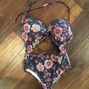 One-piece retro bathing suit